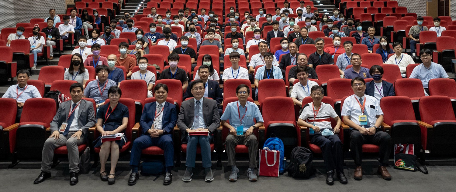 Presenters include (first row from left to right) Ching-Hsien Hsu, Dean of Information and Electrical Engineering, AU, Zhong-Qiong Xiao, director, Council of Agriculture, Executive Yuan, W. J. Chen, Vice-president of National Ilan University, Professor Josh H. C. Chao, president of National Dong Hwa University and Whai-En Cheng, Director of OICT, AU